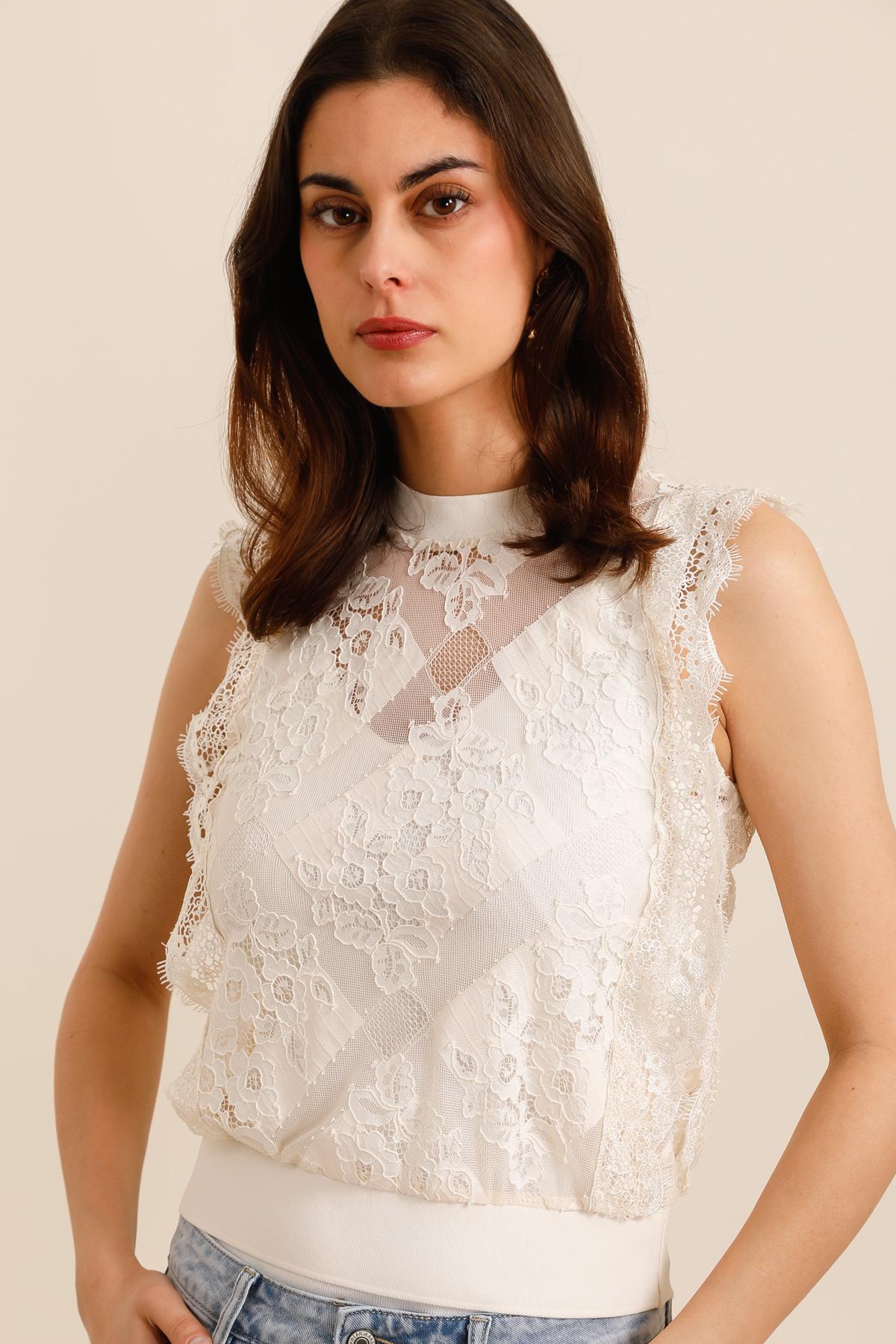 Top Clara en dentelle semi-transparente