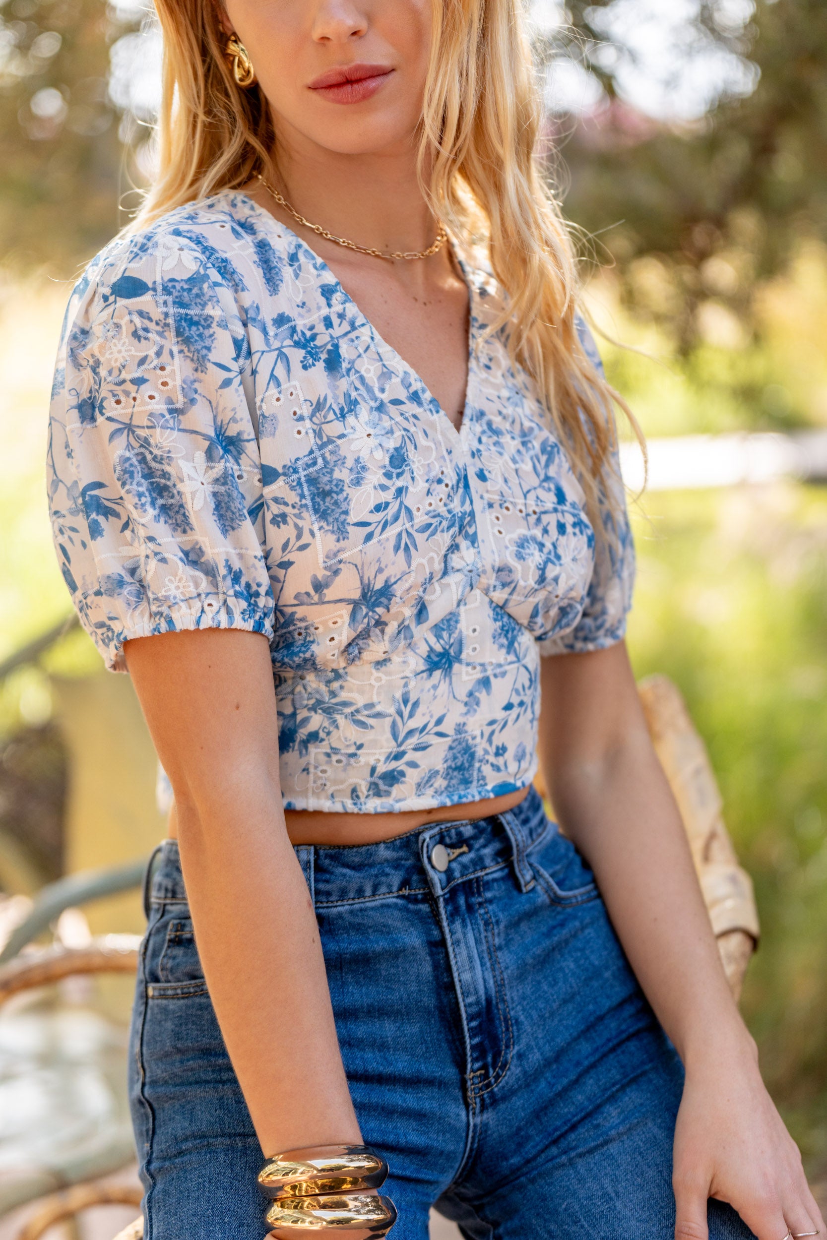 Blouse brodée Chloé avec nœud dans le dos