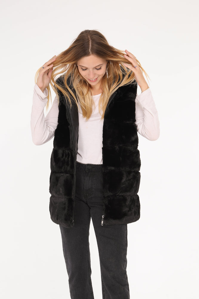 Hooded sleeveless faux fur jacket 