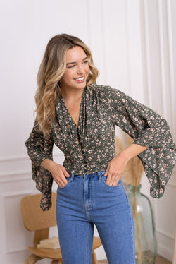 Jade blouse with flared sleeves