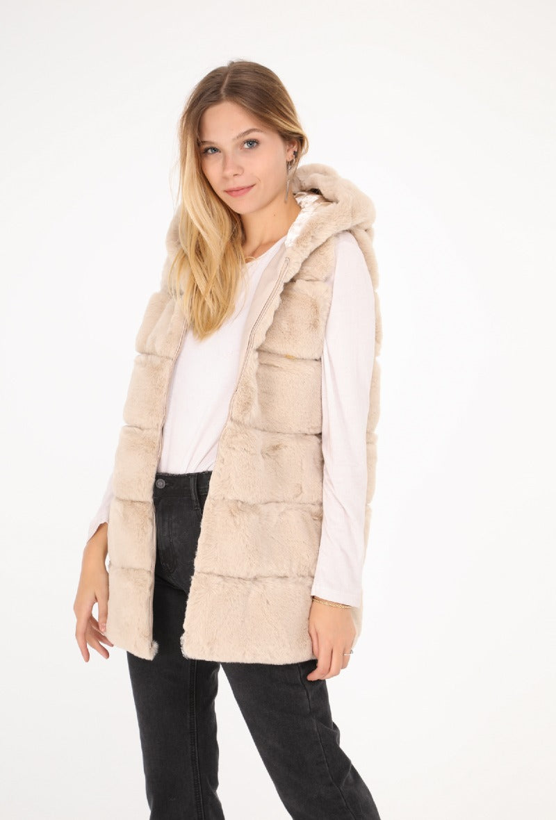 Hooded sleeveless faux fur jacket 